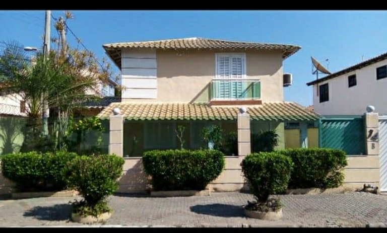 Maravillosa casa de 6 dormitorios en Praia Grande *** SIN CA