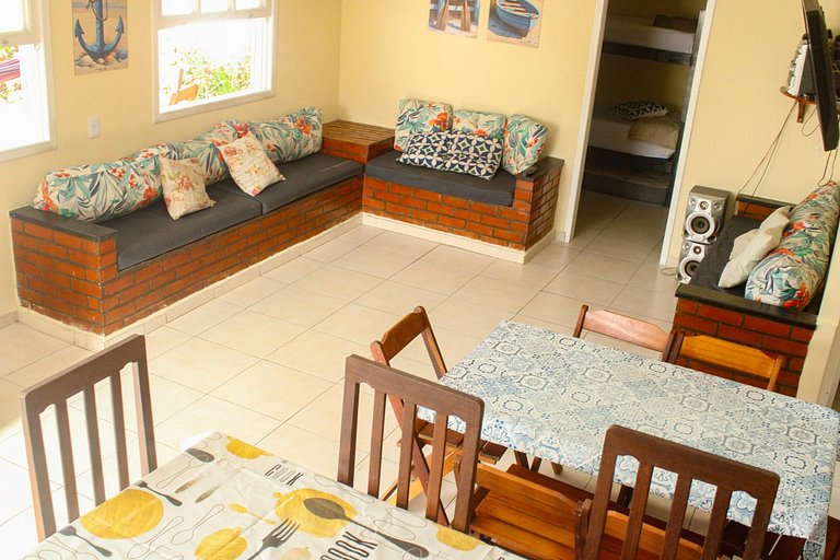 Maravillosa casa de 6 dormitorios en Praia Grande *** SIN CA